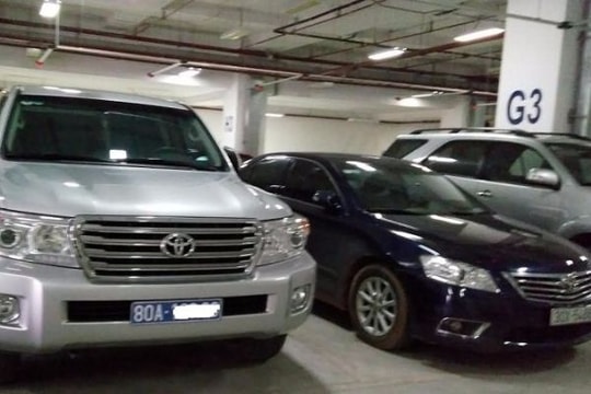 Cắt ô tô công đưa đón cục trưởng, vụ trưởng đi họp