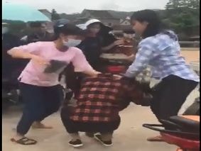 Vụ 2 nữ sinh đánh bạn: Nguyên nhân là do 'mâu thuẫn tình cảm'