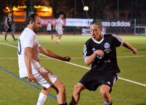 Thủ tướng Pháp mê quyền anh, đá bóng