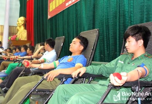 700 tình nguyện viên Tương Dương tham gia hiến máu
