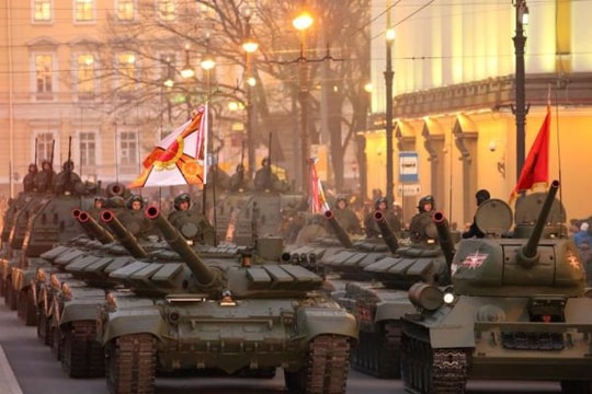 Nga tung 100 siêu tăng 'tàng hình' T-14 Armata sẵn sàng chiến đấu