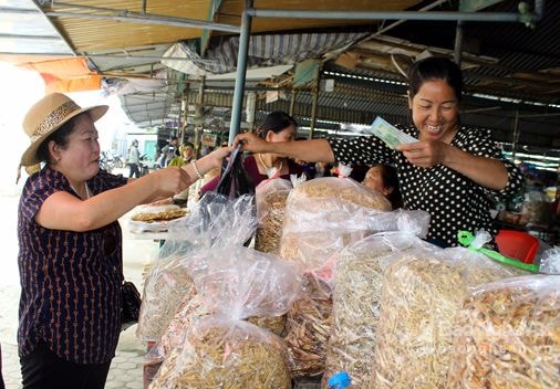 Hải sản khô Cửa Lò hút khách du lịch