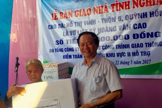 Quỳnh Lưu: bàn giao nhà tình nghĩa cho gia đình thân nhân liệt sĩ