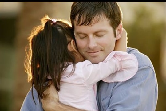 10 lý do bạn nên ôm đứa con của mình nhiều hơn mỗi ngày