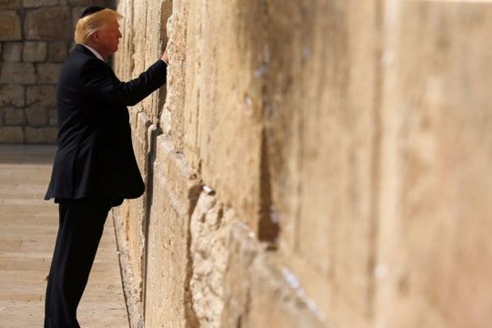 Ông Trump là tổng thống Mỹ đầu tiên thăm Bức tường than khóc