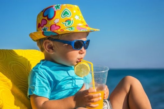 Dấu hiệu và cách xử trí khi trẻ bị say nắng