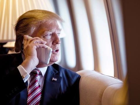 Trump sẽ thuê luật sư riêng phục vụ điều tra liên quan tới Nga