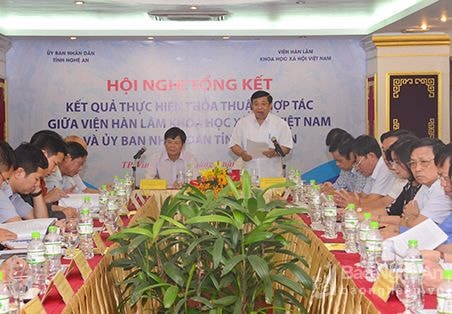 Phó Bí thư Thường trực Tỉnh ủy đặt hàng nhà khoa học hai câu hỏi lớn của Nghệ An
