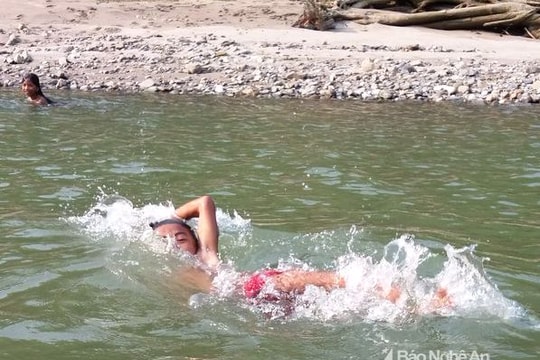 Kỳ Sơn: Hơn 18.000 trẻ em sống trong các gia đình nghèo khổ, có người nghiện