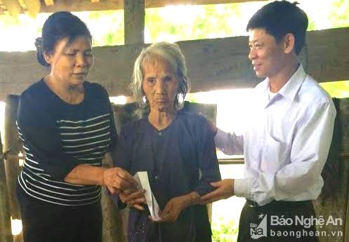 Tặng 60 phần quà cho người khuyết tật ở huyện miền núi Con Cuông