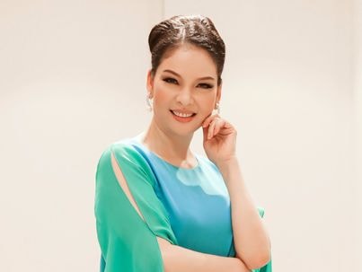 Thủy Hương gây bất ngờ với nhan sắc tuổi 53, sau vài tháng sinh con