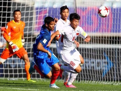 Cổ động viên quốc tế ủng hộ U20 Việt Nam đi tiếp