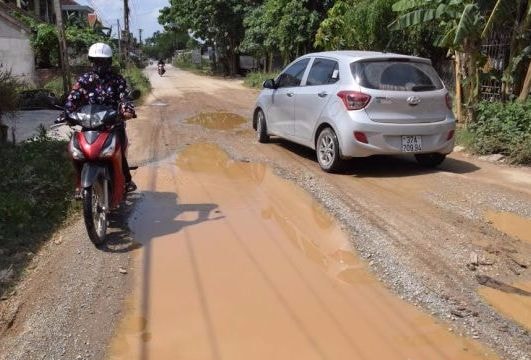 Khi đường huyện xấu hơn đường xã