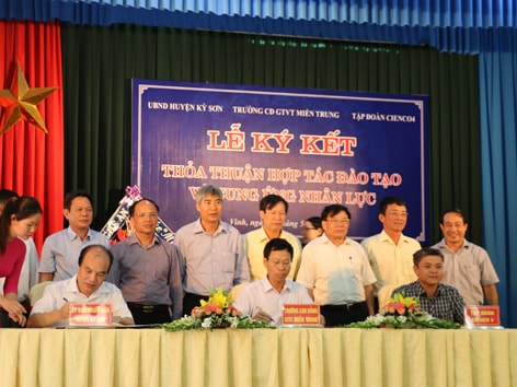 Gần 1000 học sinh Kỳ Sơn có cơ hội việc làm tại Cienco 4