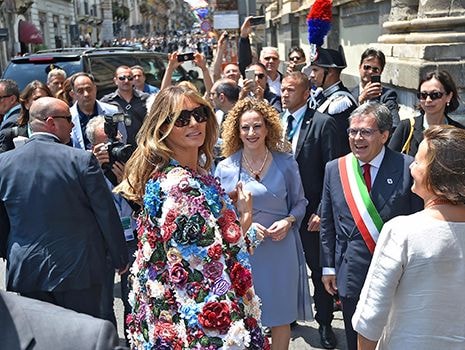 Đệ nhất phu nhân Mỹ gây sốt với áo khoác 51.000 USD ở Italy