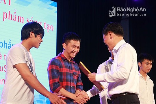 Đại học Vinh và Cao đẳng nghề Việt Nam Hàn Quốc đồng đăng quang festival sinh viên