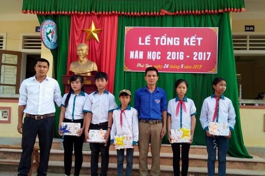 Tân Kỳ trao gần 100 suất quà cho học sinh nghèo vượt khó học giỏi