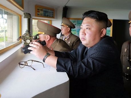 Ông Kim Jong-un thị sát thử nghiệm vũ khí phòng không mới