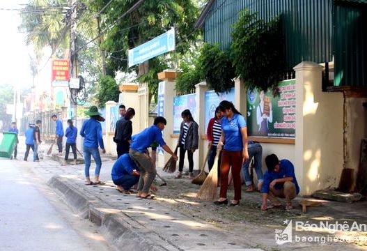 Tương Dương: 150 đoàn viên thanh niên tham gia ngày 'Chủ nhật xanh'