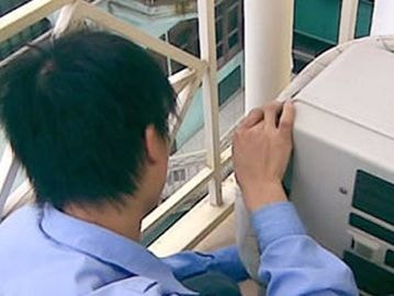 Đến lắp điều hòa, lục ngăn kéo trộm gần 70 triệu đồng