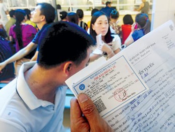 Đề xuất nâng mức đóng bảo hiểm y tế, tăng tuổi nghỉ hưu