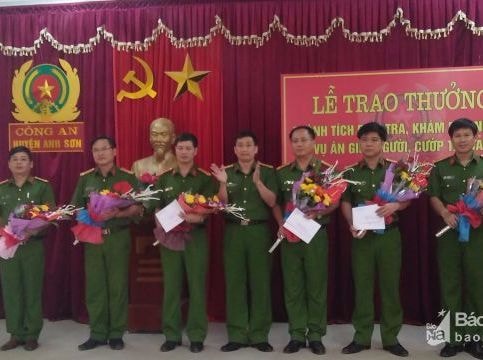 Trao thưởng phá vụ án 'giết người cướp tài sản trên đồi chè'