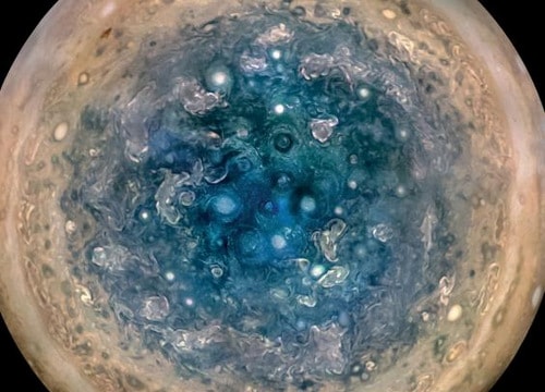 Siêu bão đường kính 900 km càn quét sao Mộc