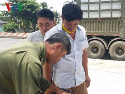 Tài xế container bị cướp bịt mắt, trói chân tay, tẩu tán 27 tấn hàng