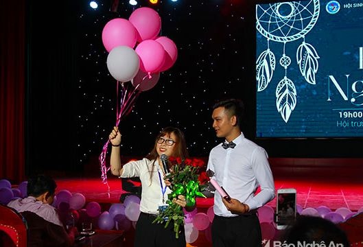 Lắng đọng đêm nhạc hội 'Ký ức và ngã rẽ' của sinh viên Đại học Vinh