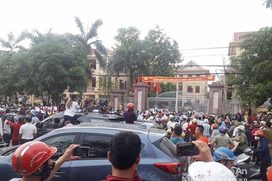 Nguyễn Đình Thục bị nhân dân phản đối: Muốn không gặt bão, đừng gieo gió!