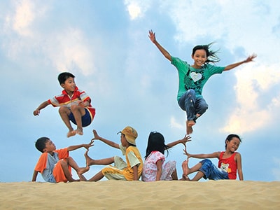 10 trò chơi dân gian lý thú cho ngày hè sôi động