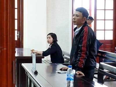 Dắt díu ra tòa chỉ để giành phần nuôi con