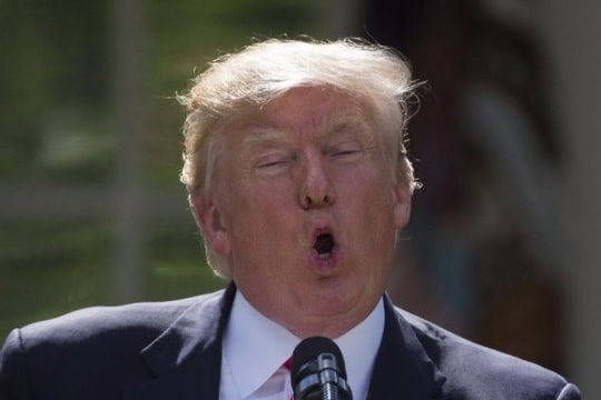 Tổng thống Mỹ đề nghị Tòa án Tối cao khôi phục lệnh cấm nhập cảnh người Hồi giáo