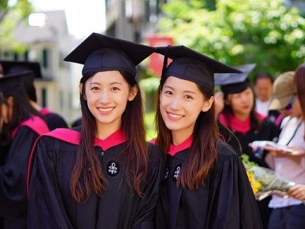 Chị em sinh đôi Trung Quốc nổi tiếng vì cùng tốt nghiệp Harvard