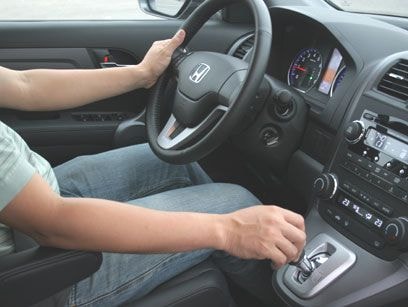 Kỹ năng lái xe số sàn an toàn cho người mới cầm lái