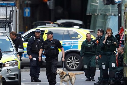 Thế giới chia sẻ và đề nghị hỗ trợ cho Anh