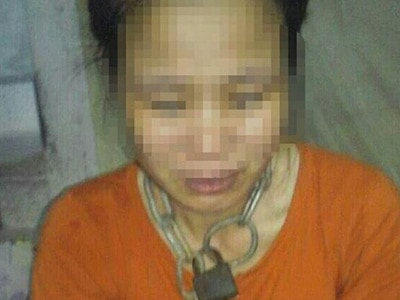 Chồng xích cổ vợ, đánh con trai rạn xương