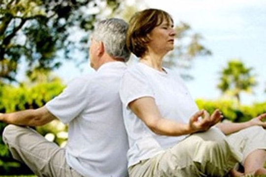 Mẹo giúp người cao tuổi chống chọi với nóng bức