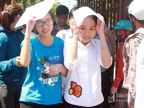 Đưa điện thoại vào phòng thi, cả 3 thí sinh đều bị lập biên bản