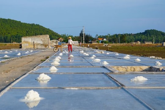 Diêm dân vui mừng vì trời nắng to