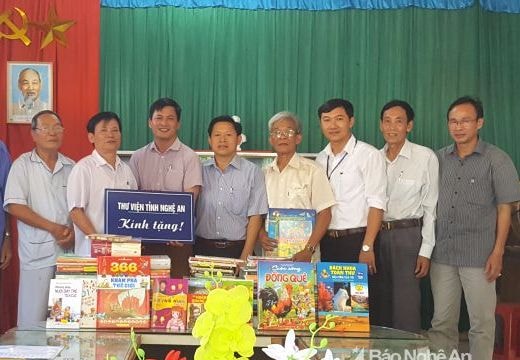 Thư viện tỉnh Nghệ An tặng sách ở Thanh Chương