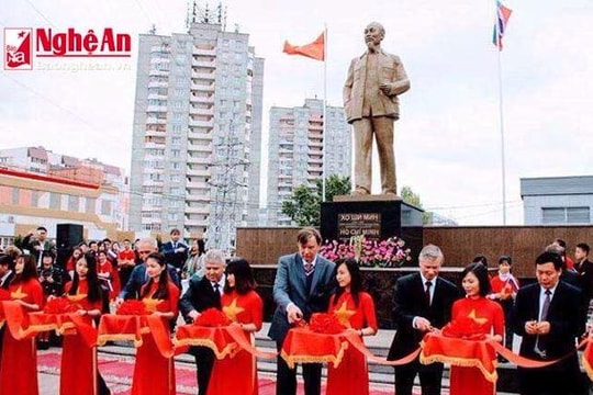 Khánh thành tượng đài Bác Hồ tại Ulyanovsk, Nga