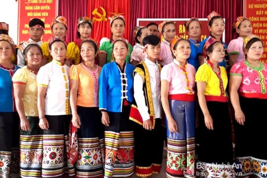 Con Cuông ra mắt câu lạc bộ đàn hát dân ca Thái thứ 14