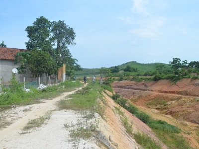 Sớm di dời 4 hộ dân tránh sạt lở kênh tiêu Châu Bình