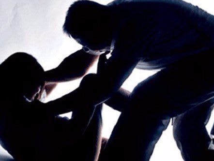 Giữa trưa, thiếu nữ 18 tuổi bị 'người quen' giở trò đồi bại