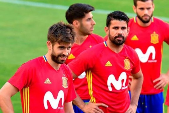 Diego Costa điếng người khi bị Conte 'đá' khỏi Chelsea