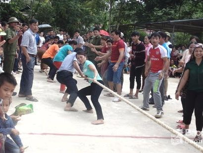 Về Yên Thắng xem người dân kéo co, đẩy gậy