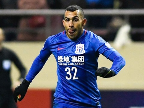 Tevez bị 'ném đá' dữ dội vì hành động coi thường giải Trung Quốc