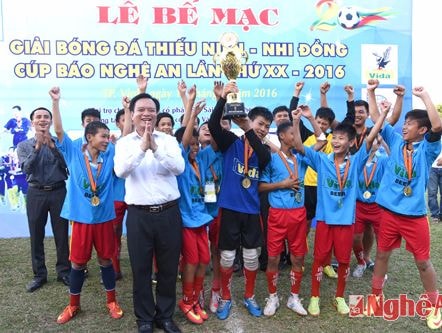 Giải bóng đá Thiếu niên - Nhi đồng Cúp Báo Nghệ An tăng tiền thưởng gấp 3 lần