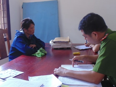 Con dâu trộm tiền của mẹ chồng để tiêu xài